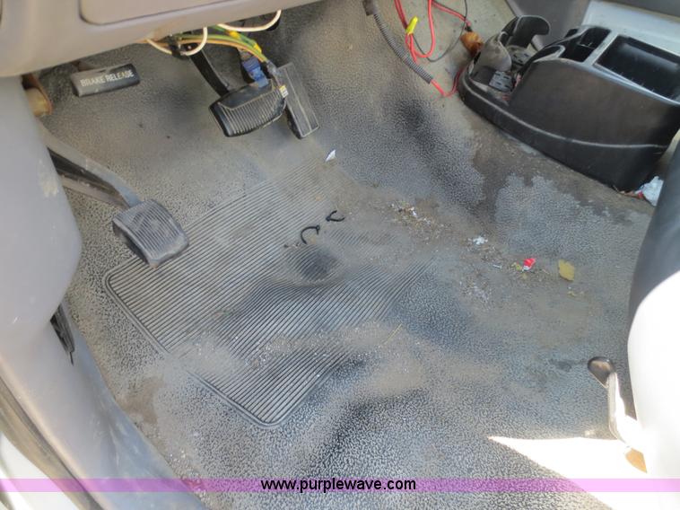 image for item F6863 1996 Ford F250 XL pickup truck