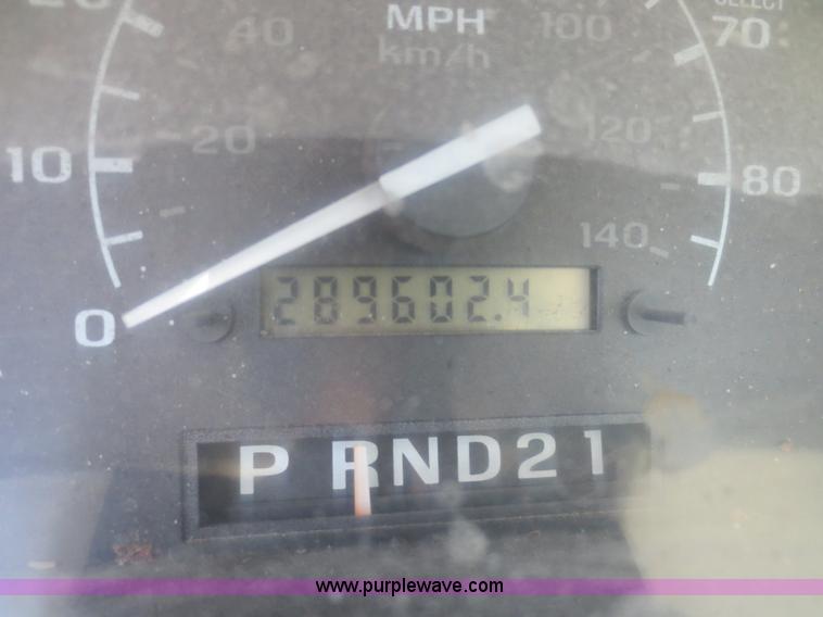 image for item F6863 1996 Ford F250 XL pickup truck