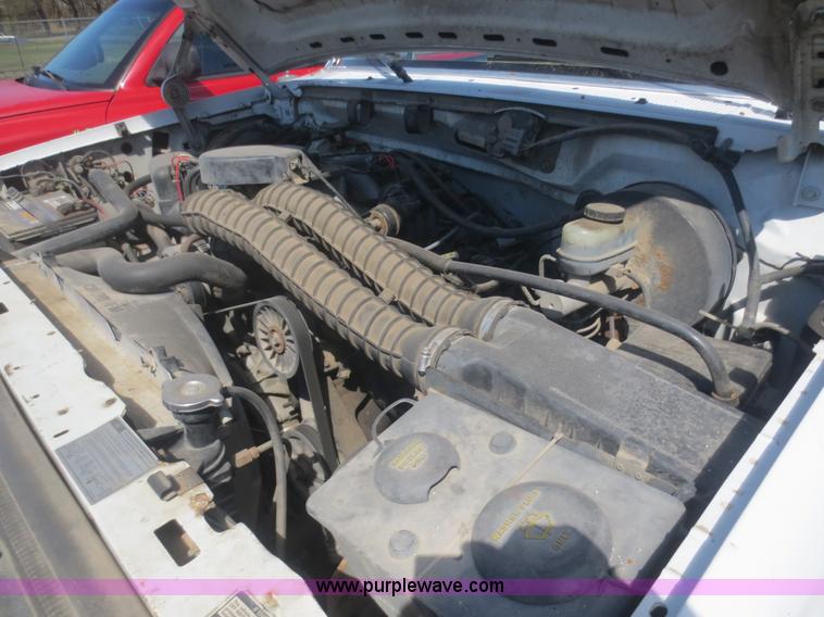 image for item F6863 1996 Ford F250 XL pickup truck