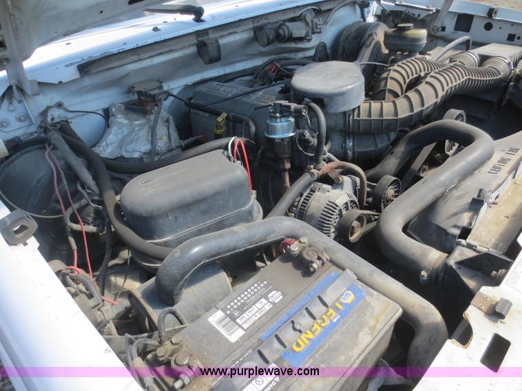 image for item F6863 1996 Ford F250 XL pickup truck