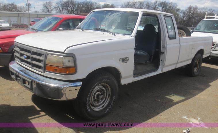 image for item F6864 1996 Ford F250 XL pickup truck