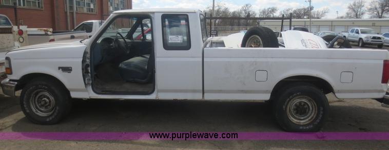 image for item F6864 1996 Ford F250 XL pickup truck