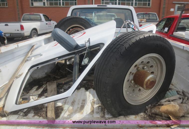 image for item F6864 1996 Ford F250 XL pickup truck