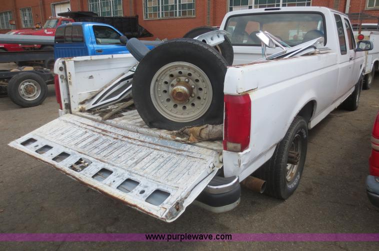 image for item F6864 1996 Ford F250 XL pickup truck