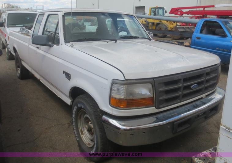 image for item F6864 1996 Ford F250 XL pickup truck