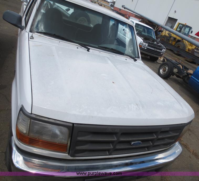 image for item F6864 1996 Ford F250 XL pickup truck