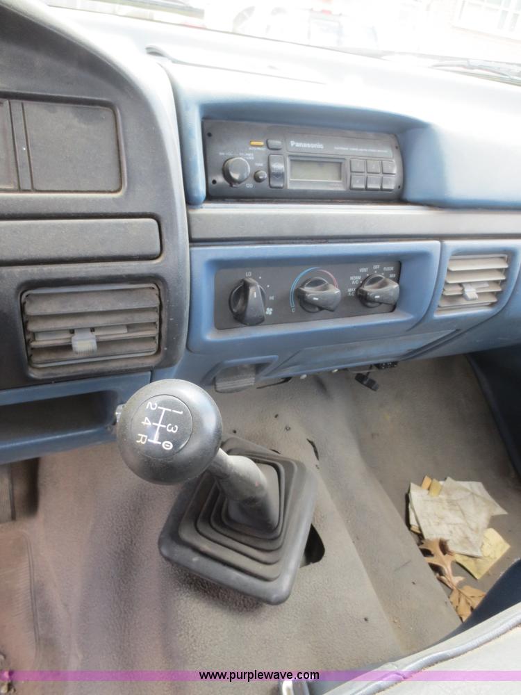 image for item F6864 1996 Ford F250 XL pickup truck