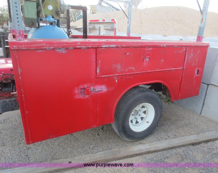 image for item F6866 Reading service bed trailer