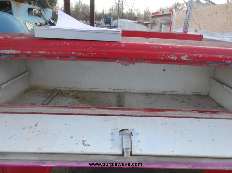 image for item F6866 Reading service bed trailer