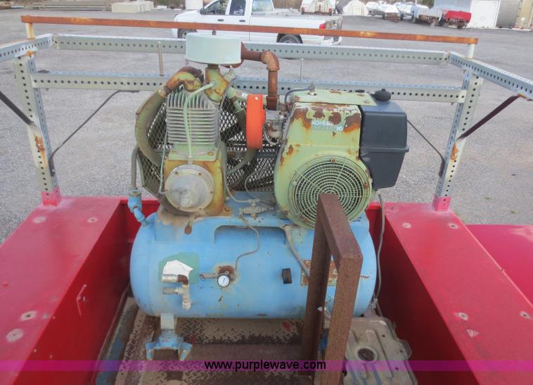 image for item F6866 Reading service bed trailer