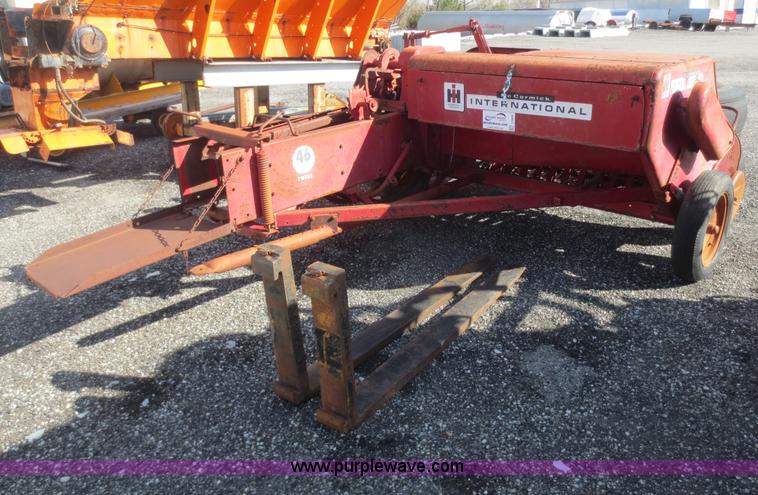 image for item F6868 Mccormick International 46 small square baler