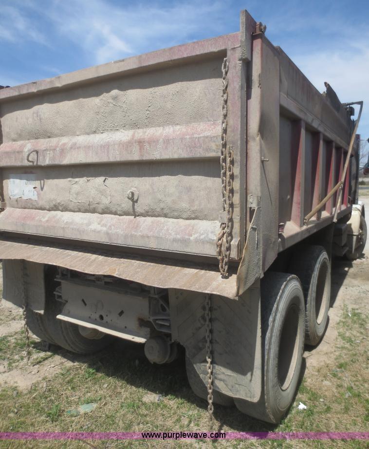 image for item F6879 1986 Freightliner FLC-64T dump truck