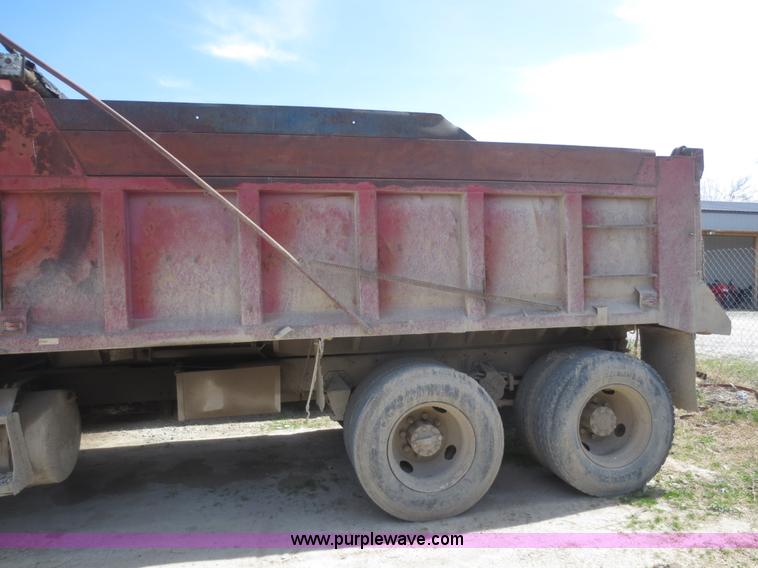 image for item F6879 1986 Freightliner FLC-64T dump truck