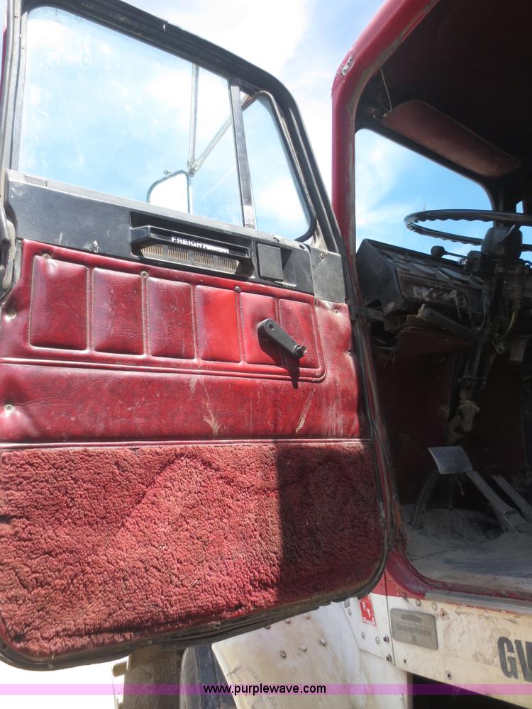 image for item F6879 1986 Freightliner FLC-64T dump truck