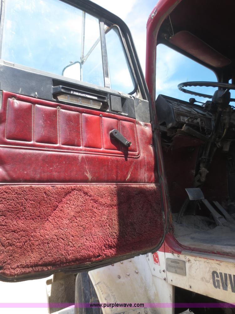 image for item F6879 1986 Freightliner FLC-64T dump truck