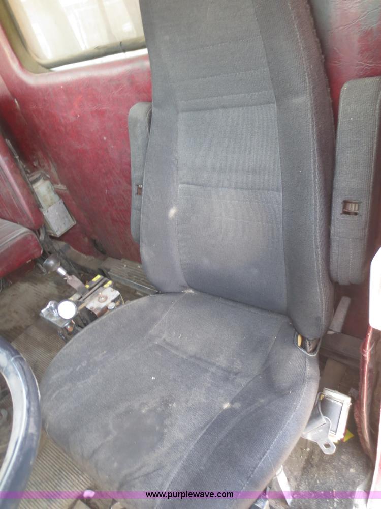 image for item F6879 1986 Freightliner FLC-64T dump truck