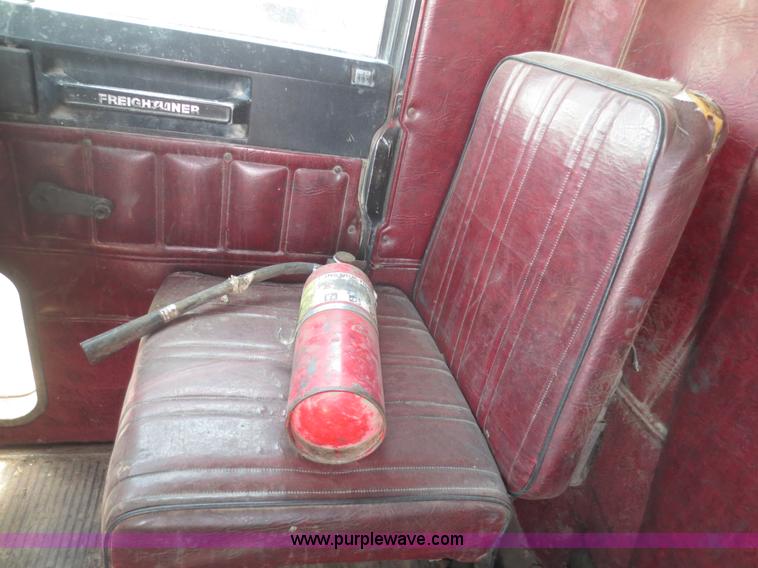 image for item F6879 1986 Freightliner FLC-64T dump truck