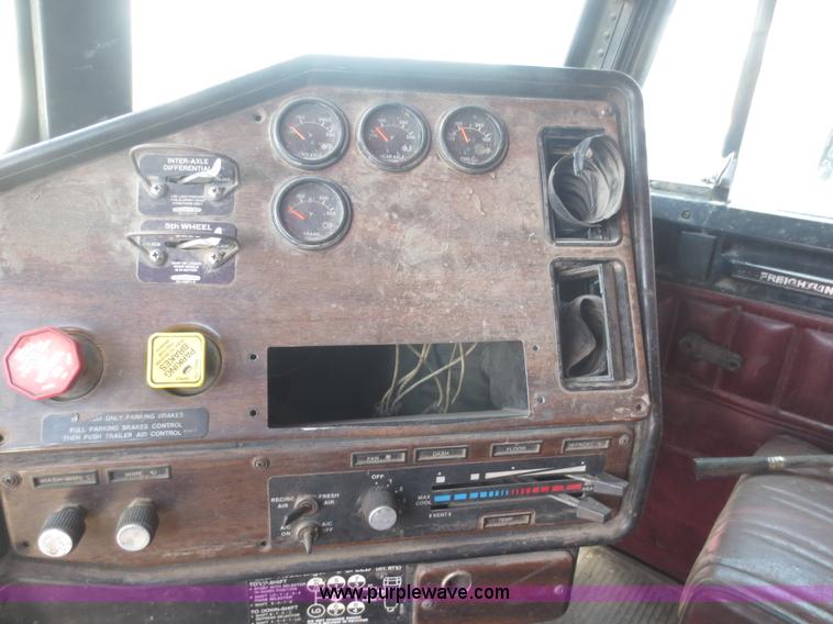 image for item F6879 1986 Freightliner FLC-64T dump truck