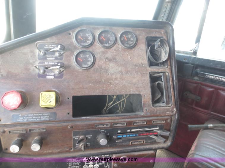 image for item F6879 1986 Freightliner FLC-64T dump truck