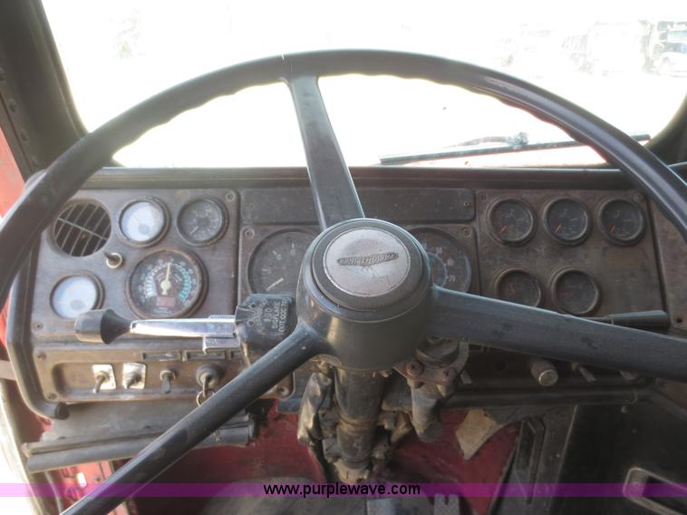 image for item F6879 1986 Freightliner FLC-64T dump truck