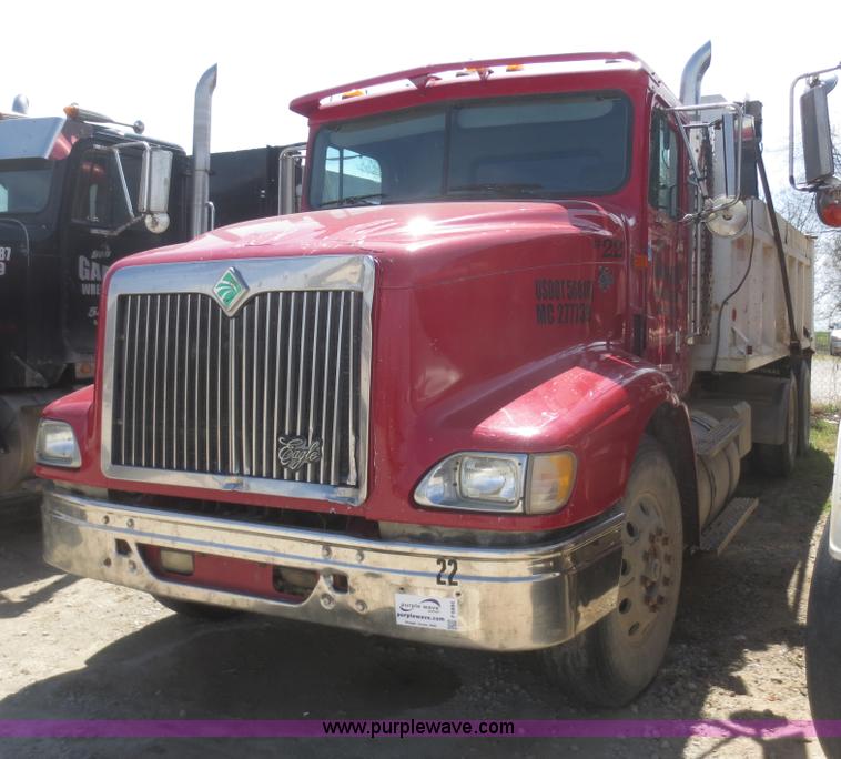 image for item F6880 1998 International 9200 dump truck