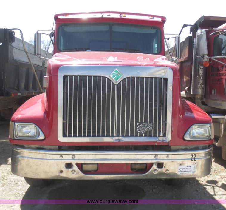 image for item F6880 1998 International 9200 dump truck