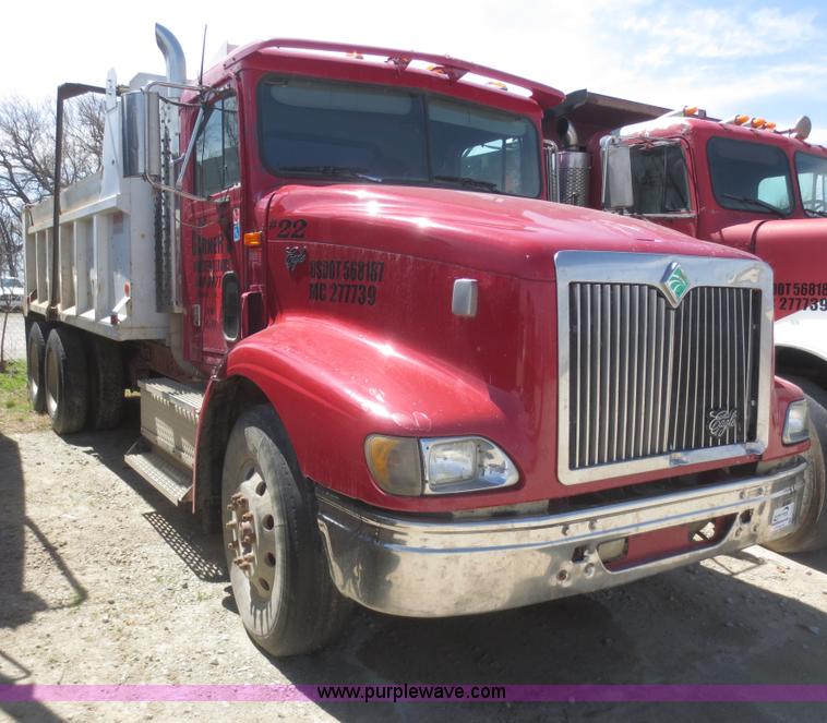 image for item F6880 1998 International 9200 dump truck