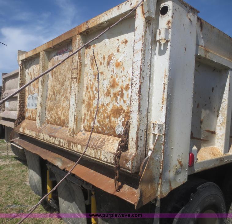 image for item F6880 1998 International 9200 dump truck