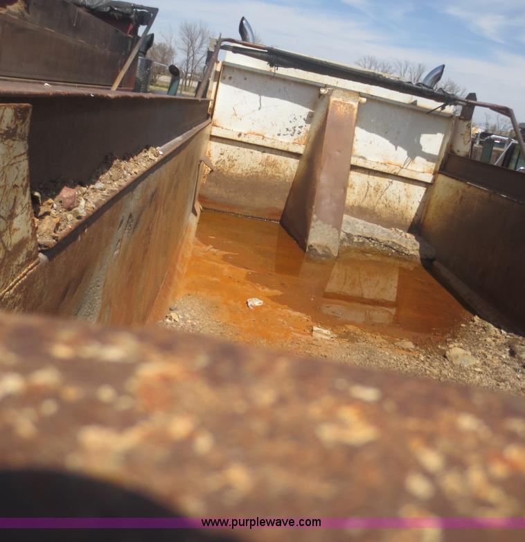 image for item F6880 1998 International 9200 dump truck