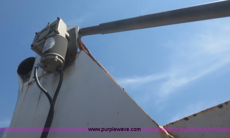 image for item F6880 1998 International 9200 dump truck