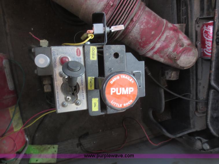 image for item F6880 1998 International 9200 dump truck