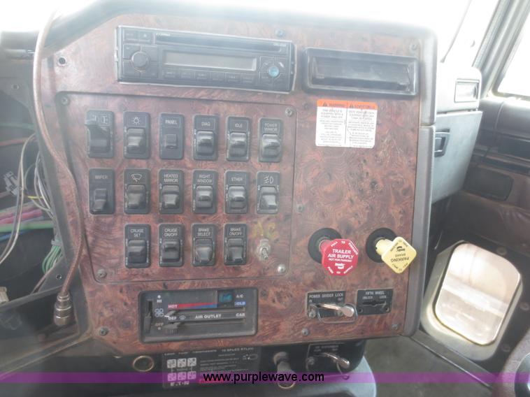 image for item F6880 1998 International 9200 dump truck