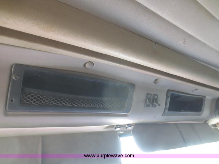 image for item F6880 1998 International 9200 dump truck