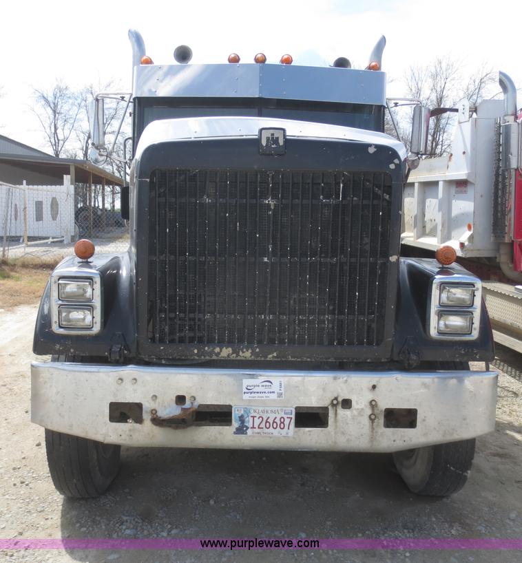 image for item F6881 1986 International F9370