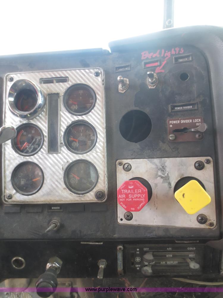 image for item F6881 1986 International F9370