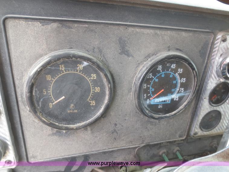 image for item F6881 1986 International F9370