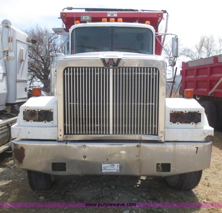 image for item F6882 1995 Western Star 4964F dump truck