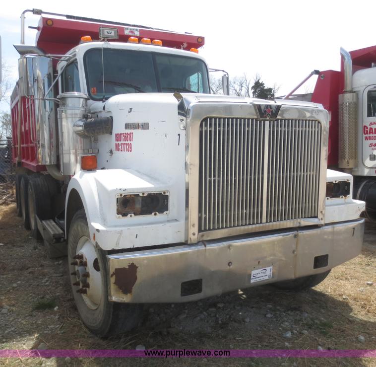 image for item F6882 1995 Western Star 4964F dump truck
