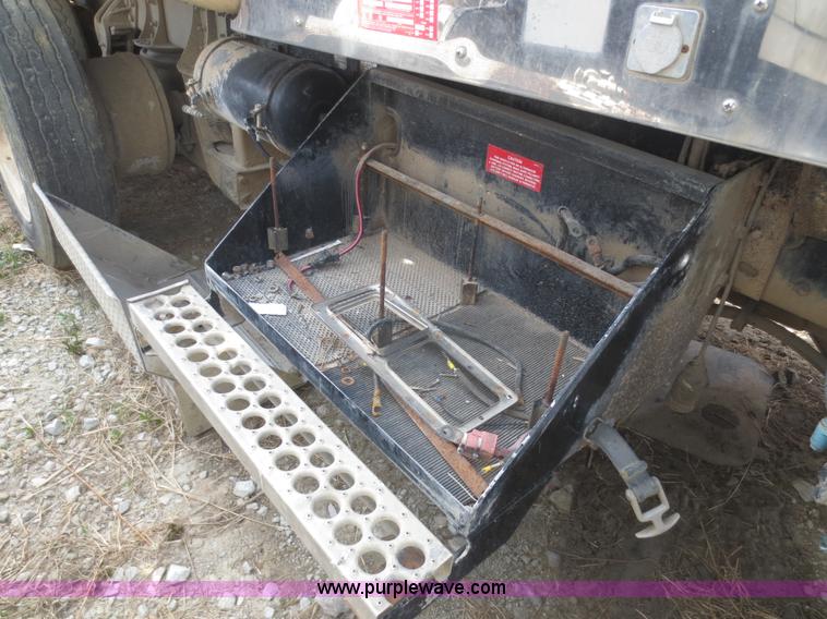 image for item F6882 1995 Western Star 4964F dump truck