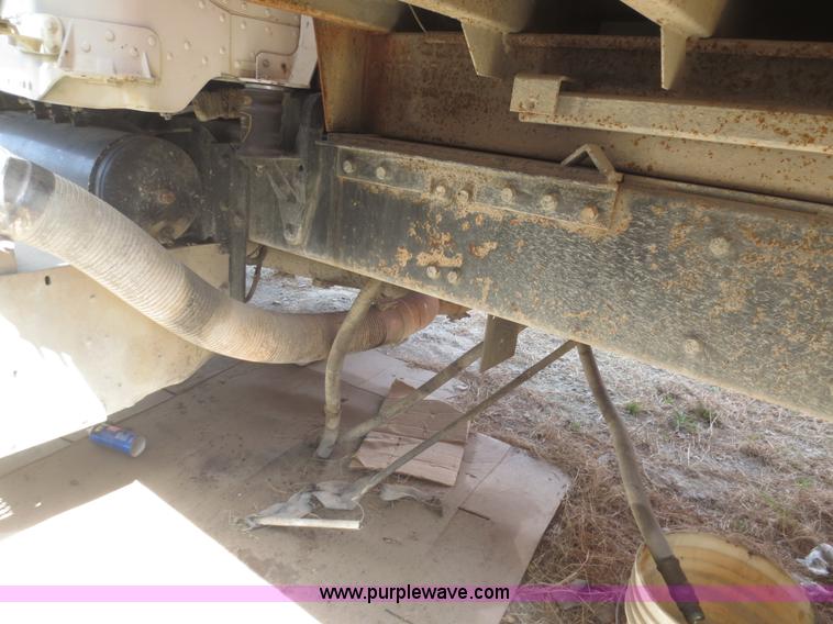 image for item F6883 1999 Peterbilt 377 dump truck