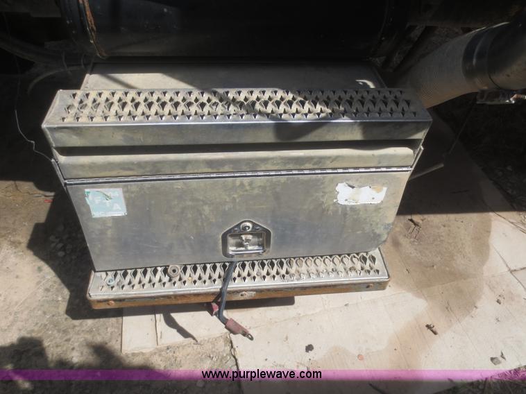 image for item F6883 1999 Peterbilt 377 dump truck