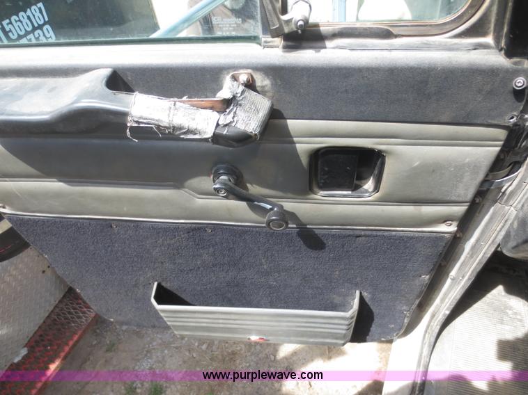 image for item F6883 1999 Peterbilt 377 dump truck