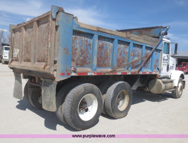 image for item F6886 1989 Freightliner FLC-64T dump truck