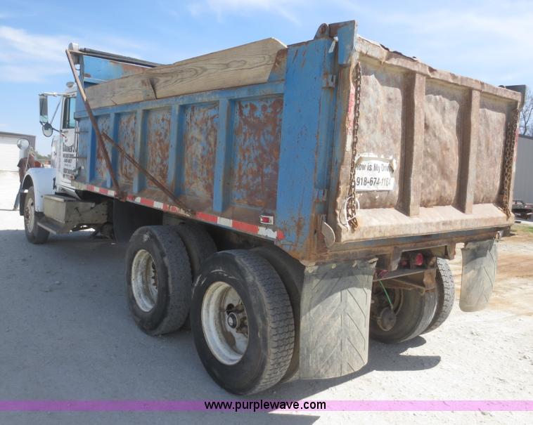 image for item F6886 1989 Freightliner FLC-64T dump truck