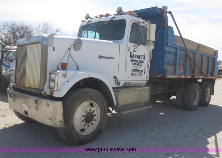 image for item F6886 1989 Freightliner FLC-64T dump truck