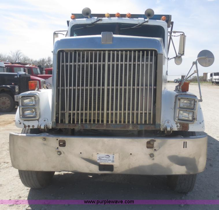 image for item F6886 1989 Freightliner FLC-64T dump truck