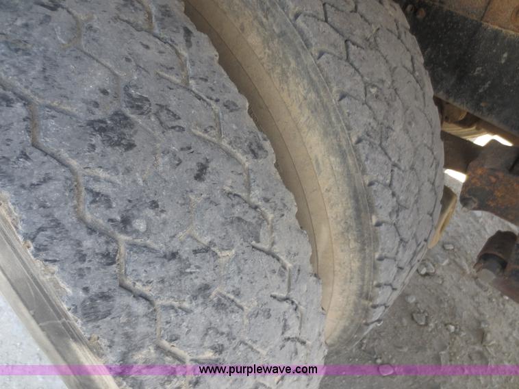 image for item F6886 1989 Freightliner FLC-64T dump truck