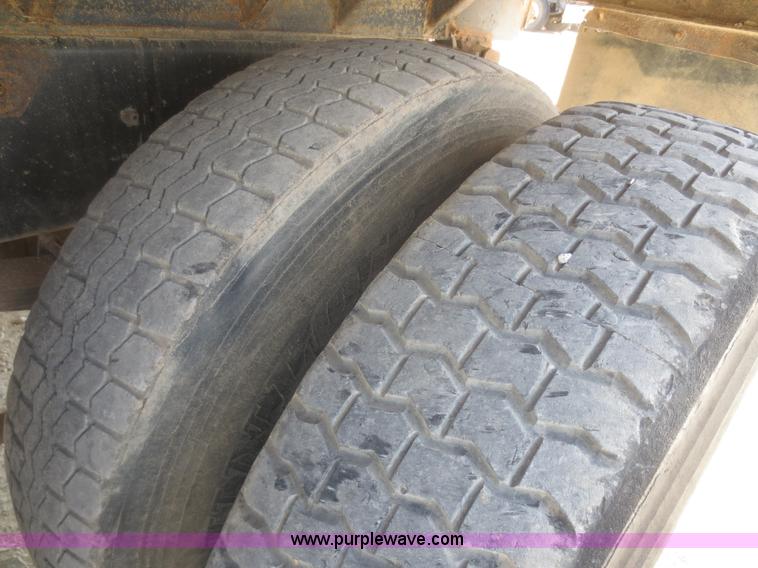 image for item F6886 1989 Freightliner FLC-64T dump truck