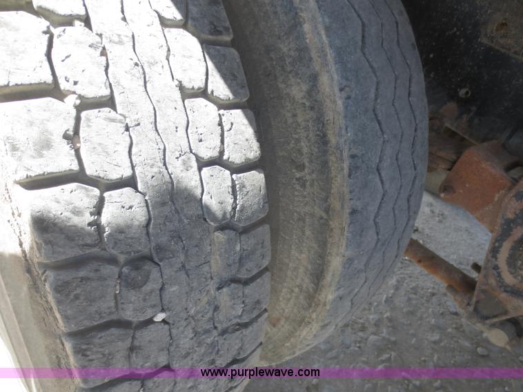 image for item F6886 1989 Freightliner FLC-64T dump truck