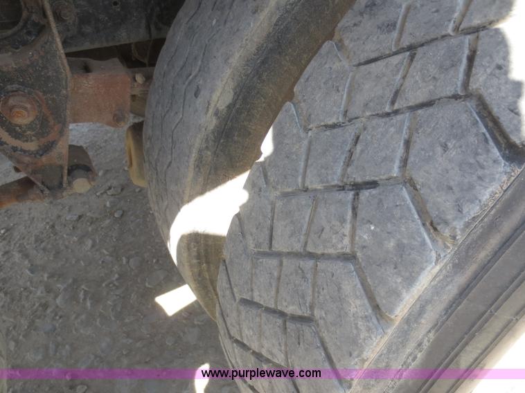 image for item F6886 1989 Freightliner FLC-64T dump truck